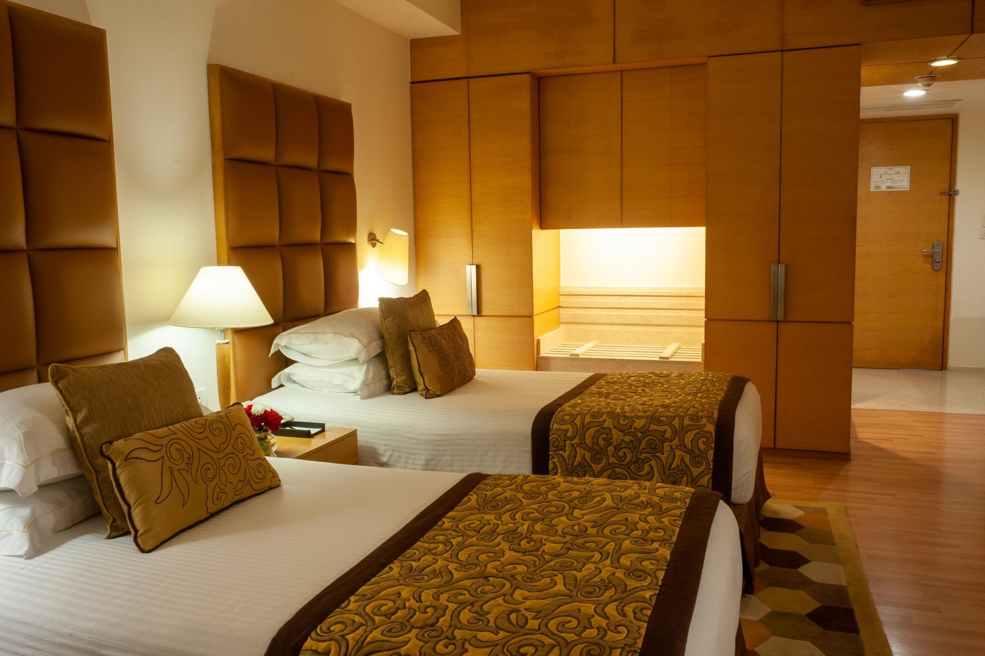 Taj Чандигарх Экстерьер фото A room at the Taj Mahal Palace