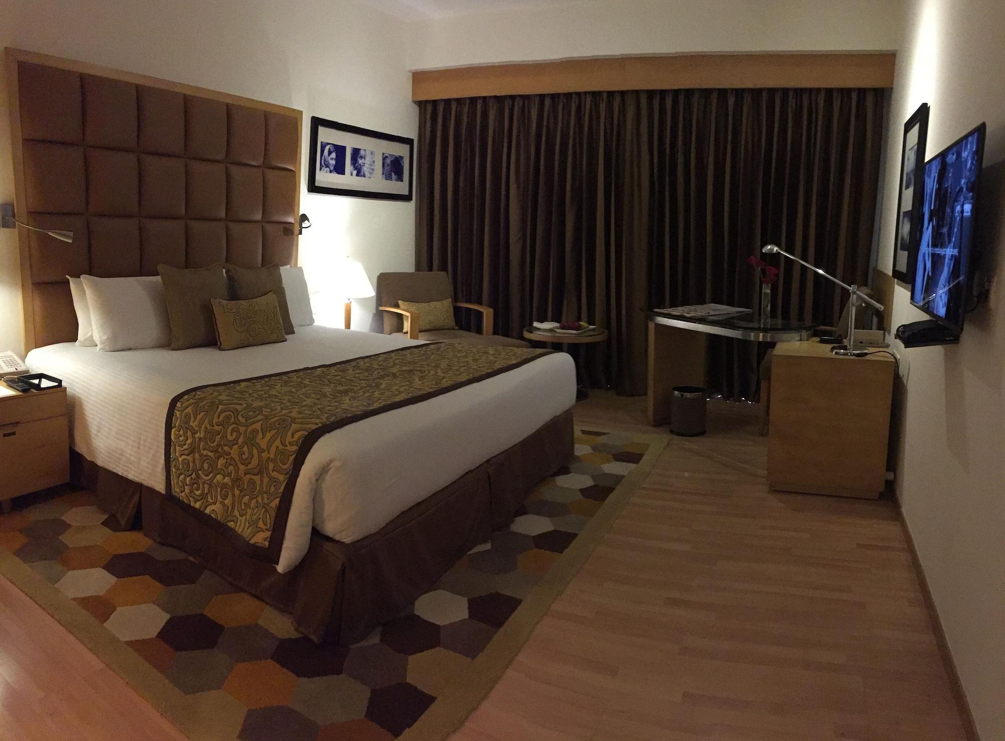 Taj Чандигарх Экстерьер фото A room at the Taj Bengal