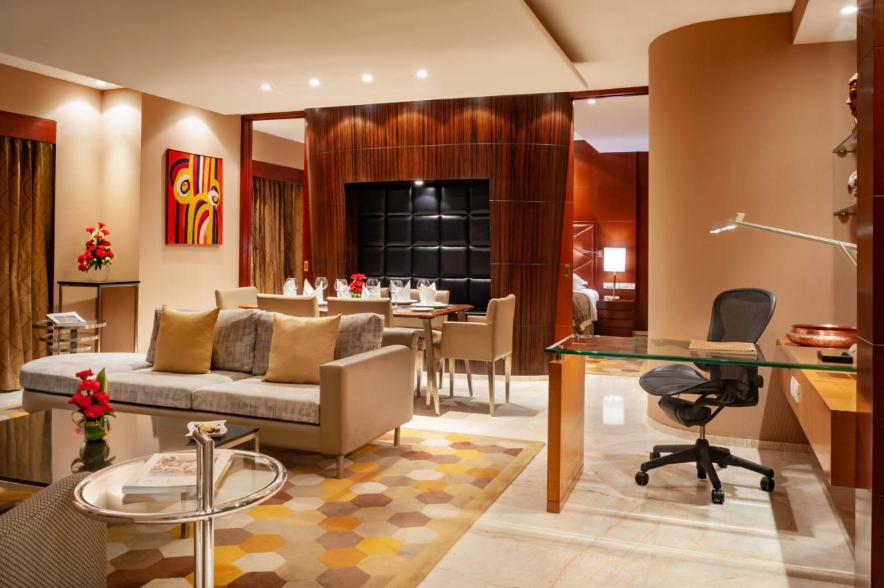 Taj Чандигарх Экстерьер фото Suite at the Taj Mahal Palace, Mumbai