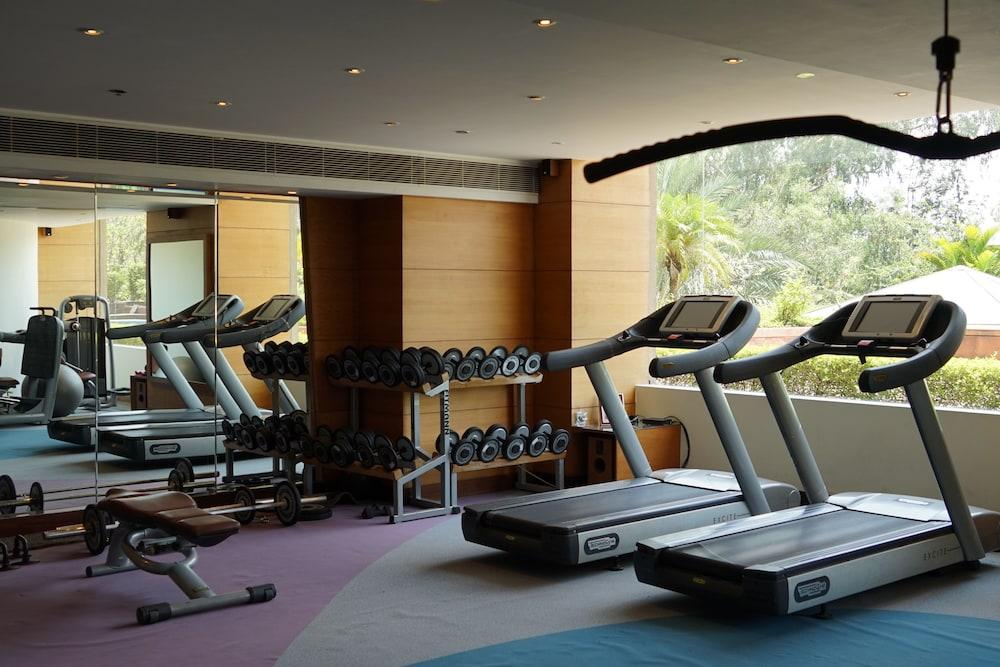 Taj Чандигарх Экстерьер фото A gym at a hotel