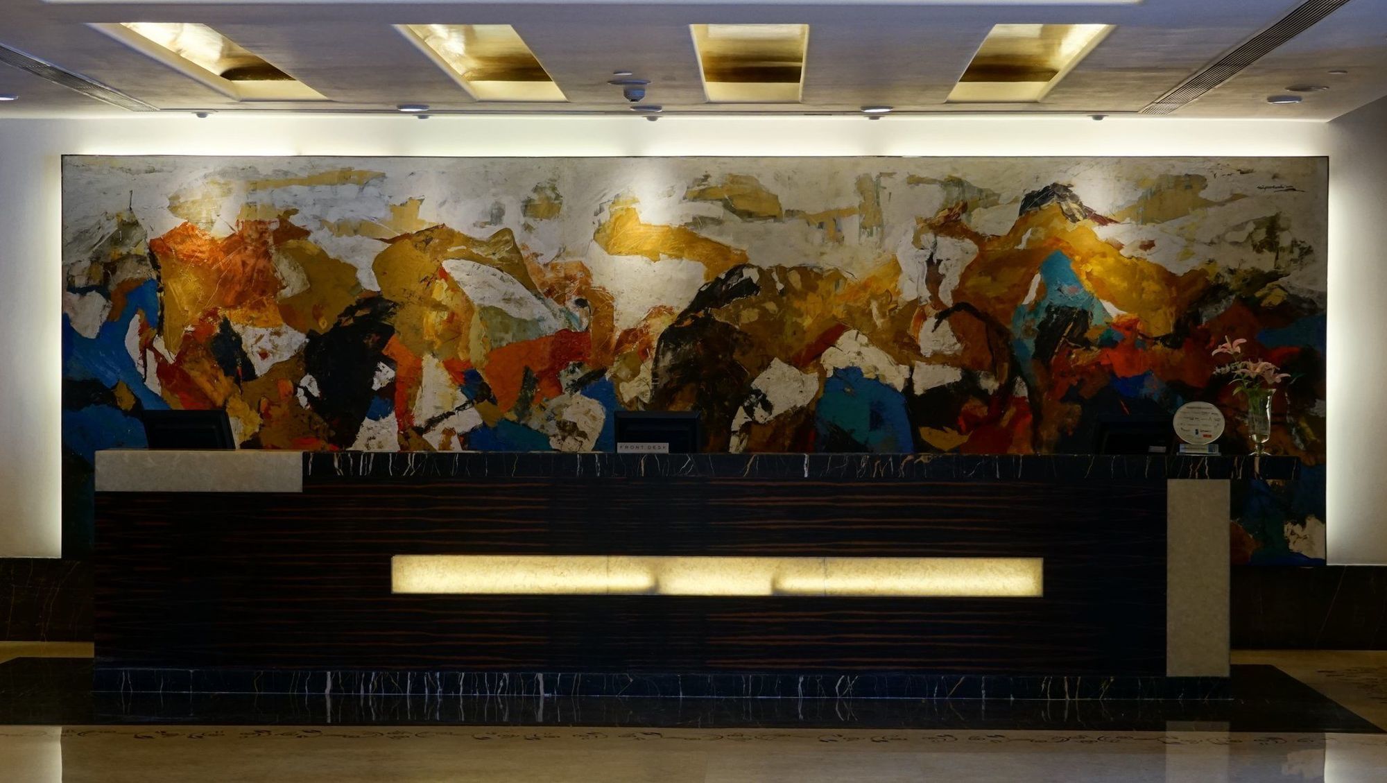 Taj Чандигарх Экстерьер фото Mural at the lobby of the hotel