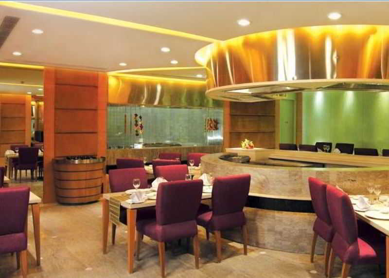 Taj Чандигарх Экстерьер фото The restaurant